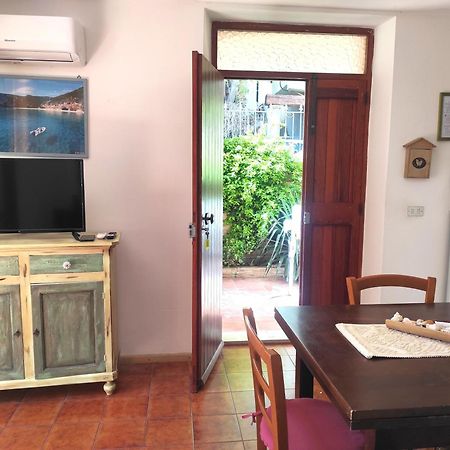 Casa Goletta Soggiorno Per 4 A 2 Minuti Dalla Spiaggia Iunq0334 Cala Gonone Exterior foto