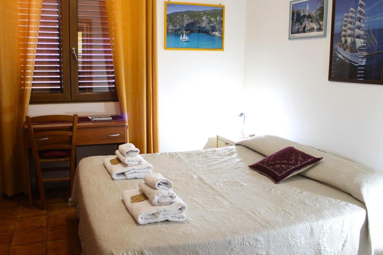 Casa Goletta Soggiorno Per 4 A 2 Minuti Dalla Spiaggia Iunq0334 Cala Gonone Exterior foto